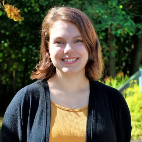 Headshot of Lydia Pinard